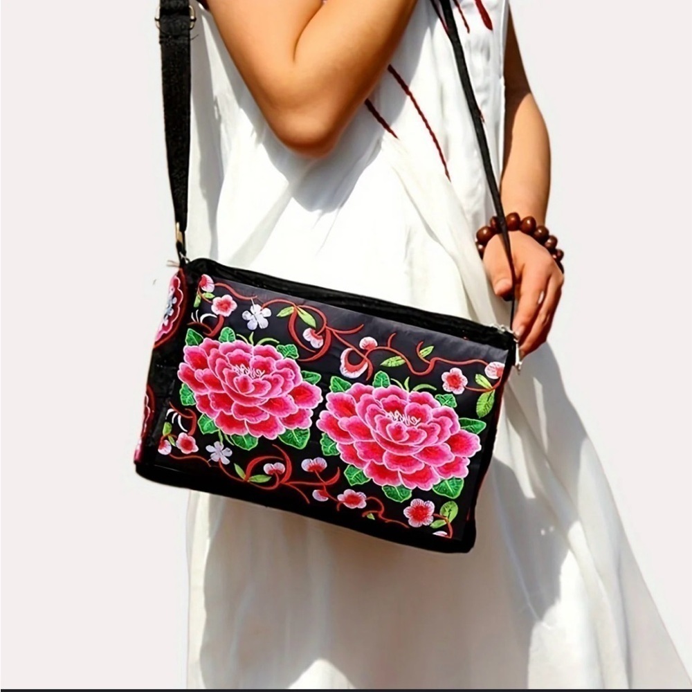 Antique Double-sided Embroider Small Bag
Crossbody,Canvas bag, Shoulder Bag
